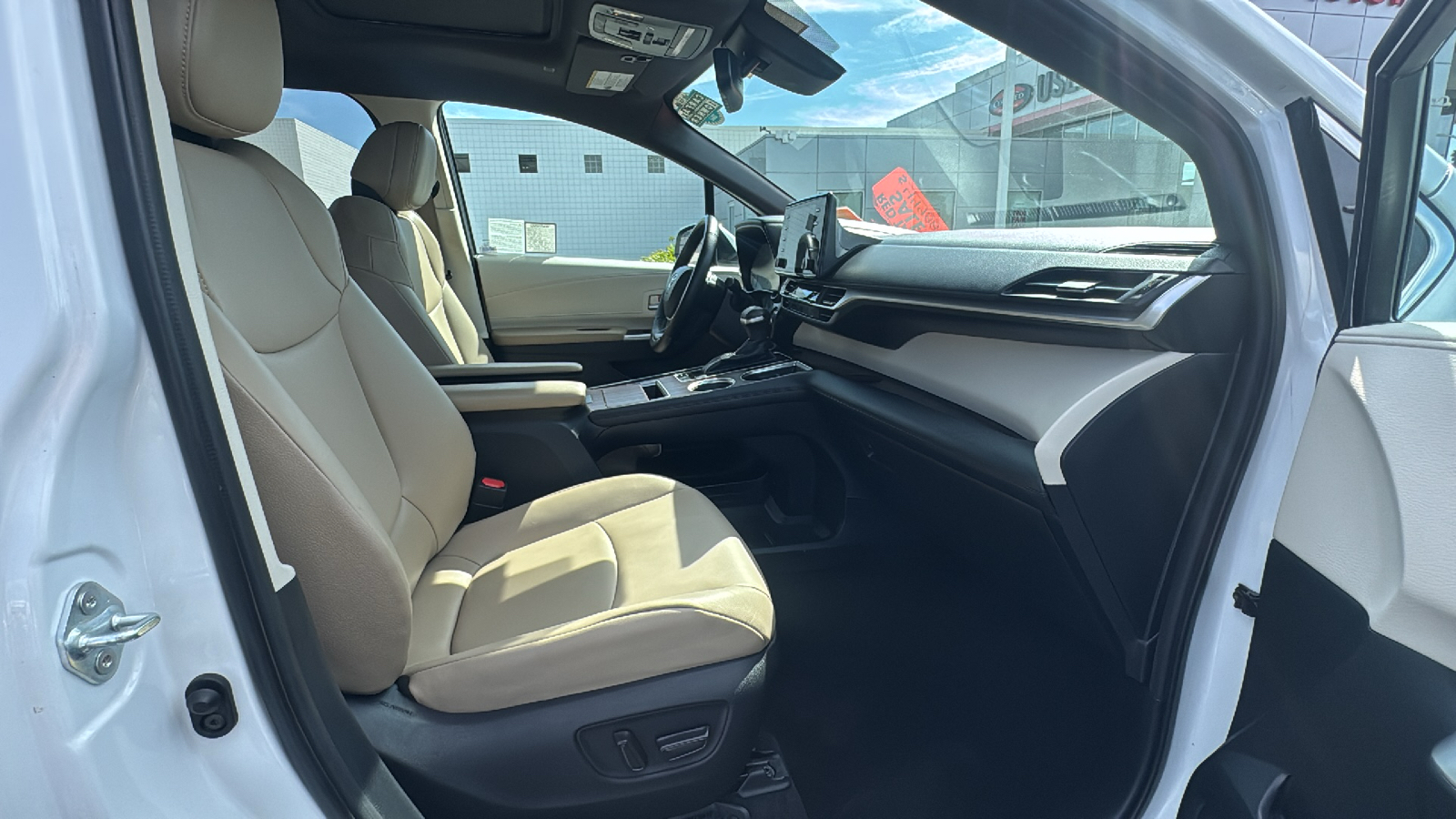 2022 Toyota Sienna XLE 20