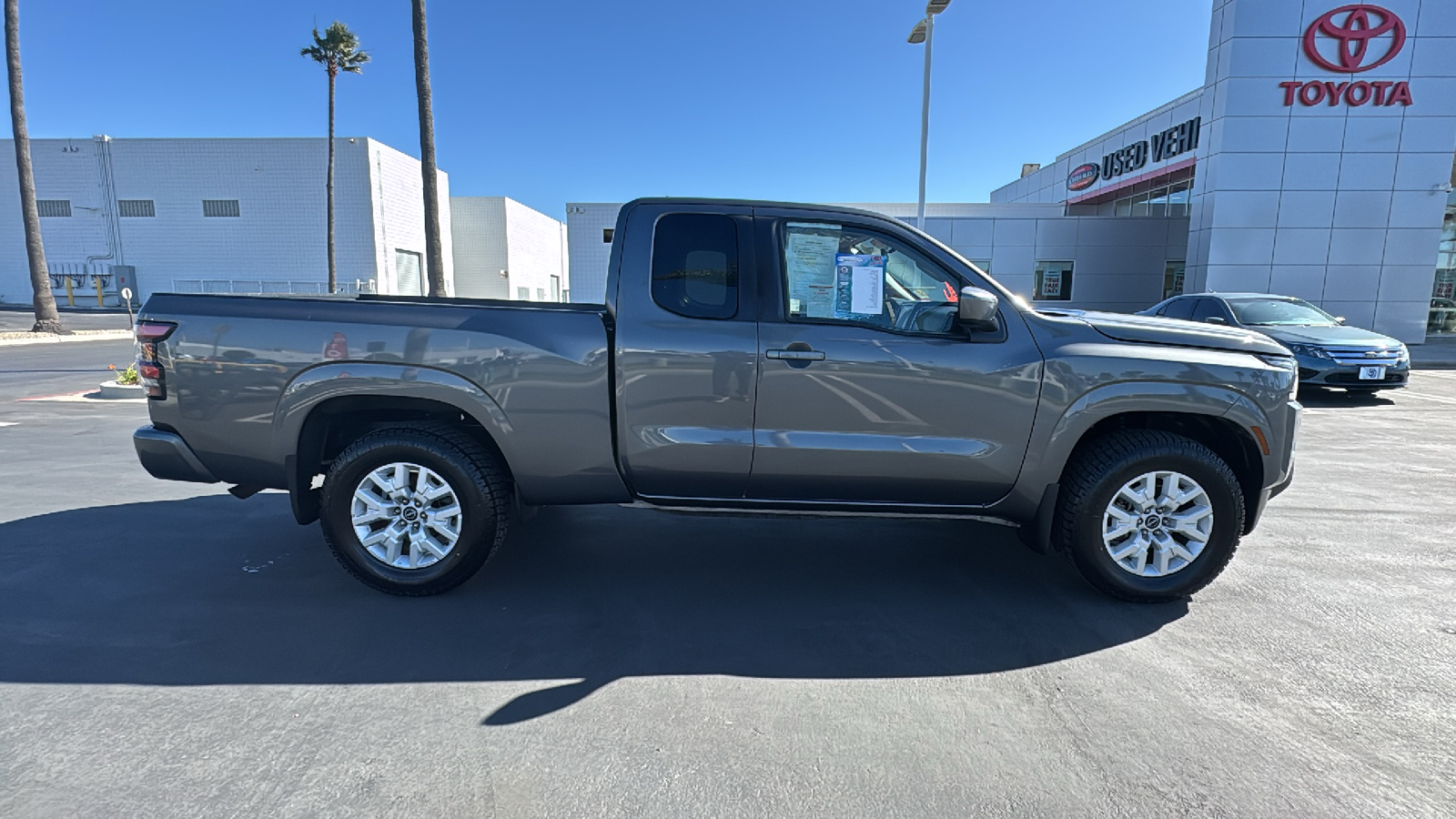 2022 Nissan Frontier SV King Cab 4x2 Auto 2