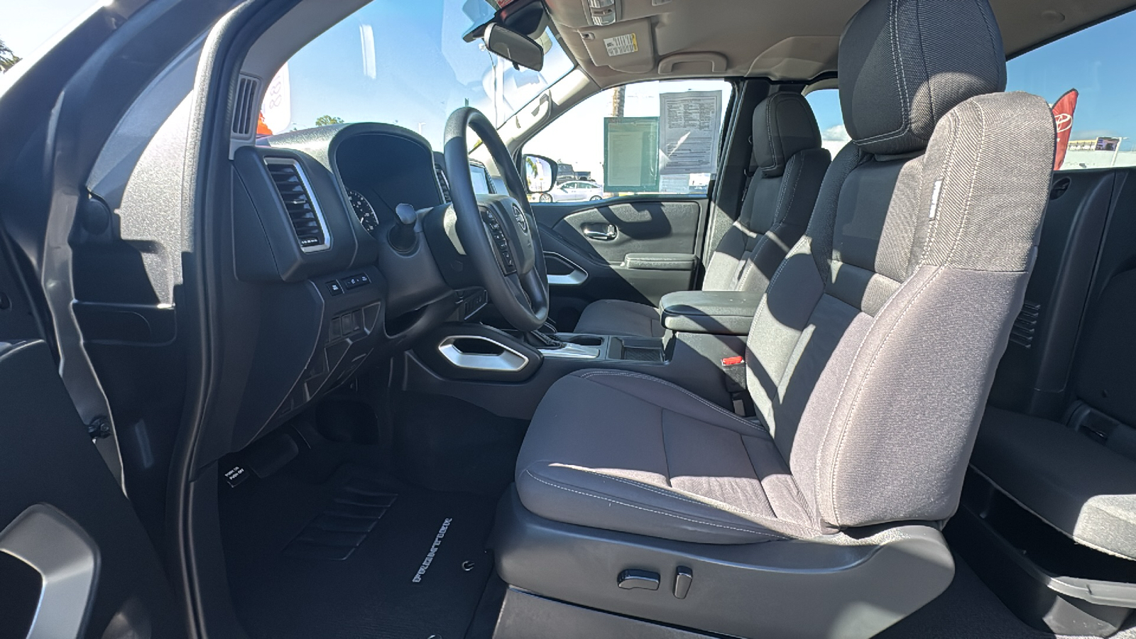 2022 Nissan Frontier SV King Cab 4x2 Auto 12