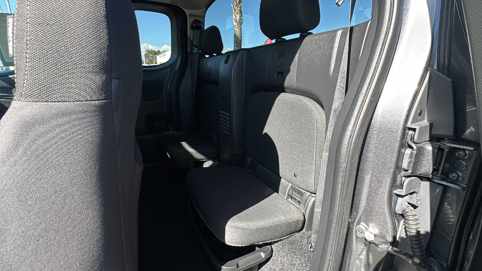 2022 Nissan Frontier SV King Cab 4x2 Auto 17