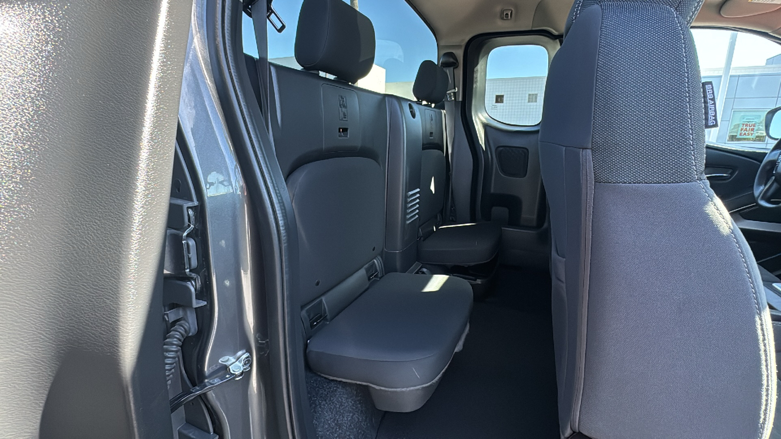 2022 Nissan Frontier SV King Cab 4x2 Auto 19