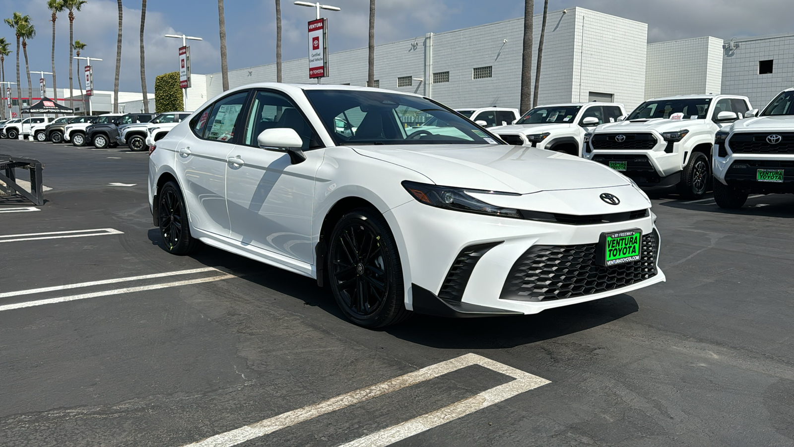 2025 Toyota Camry SE 1