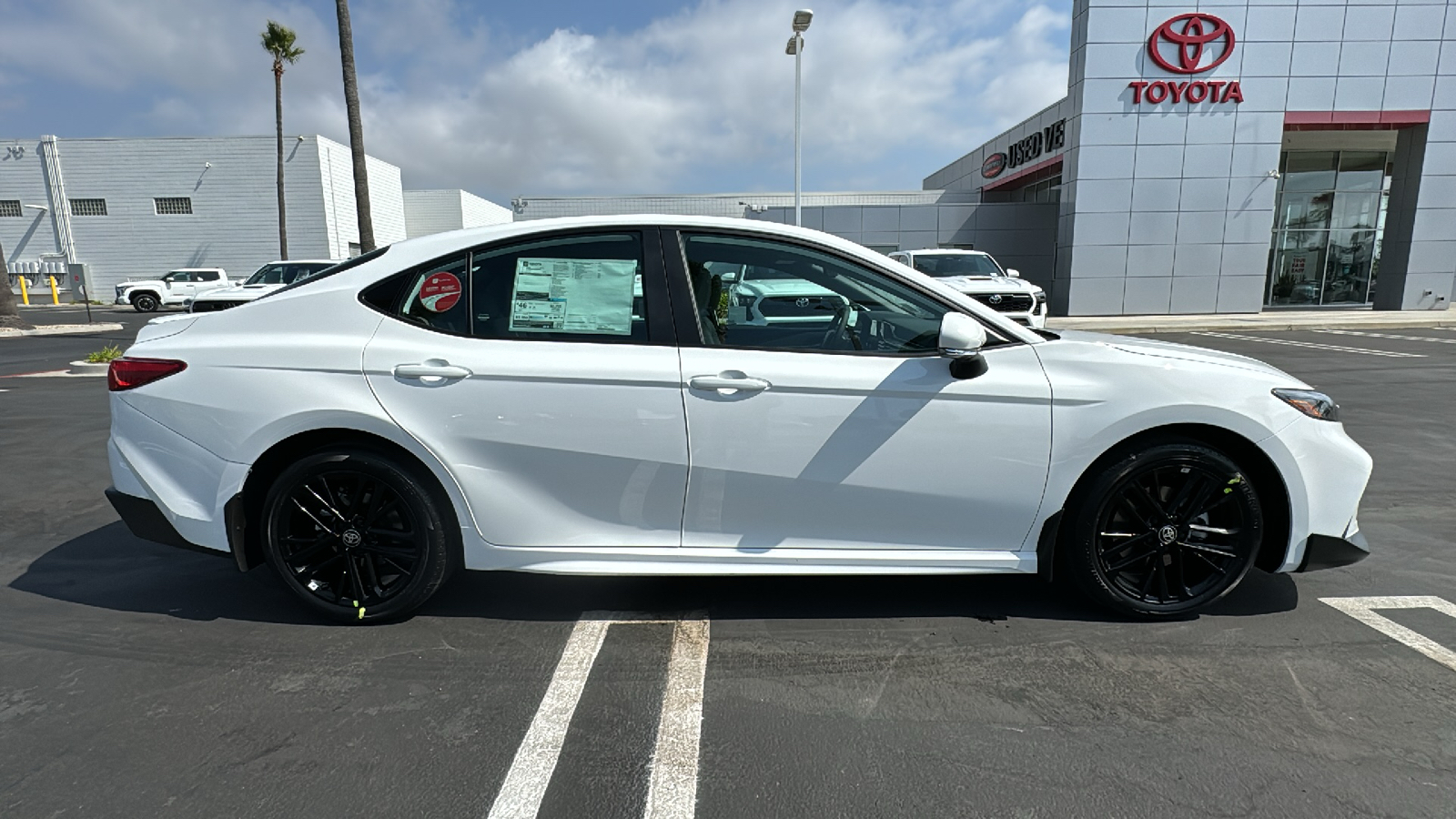 2025 Toyota Camry SE 2