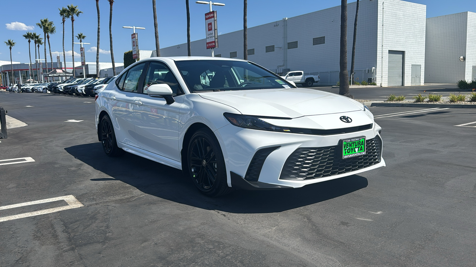 2025 Toyota Camry SE 1