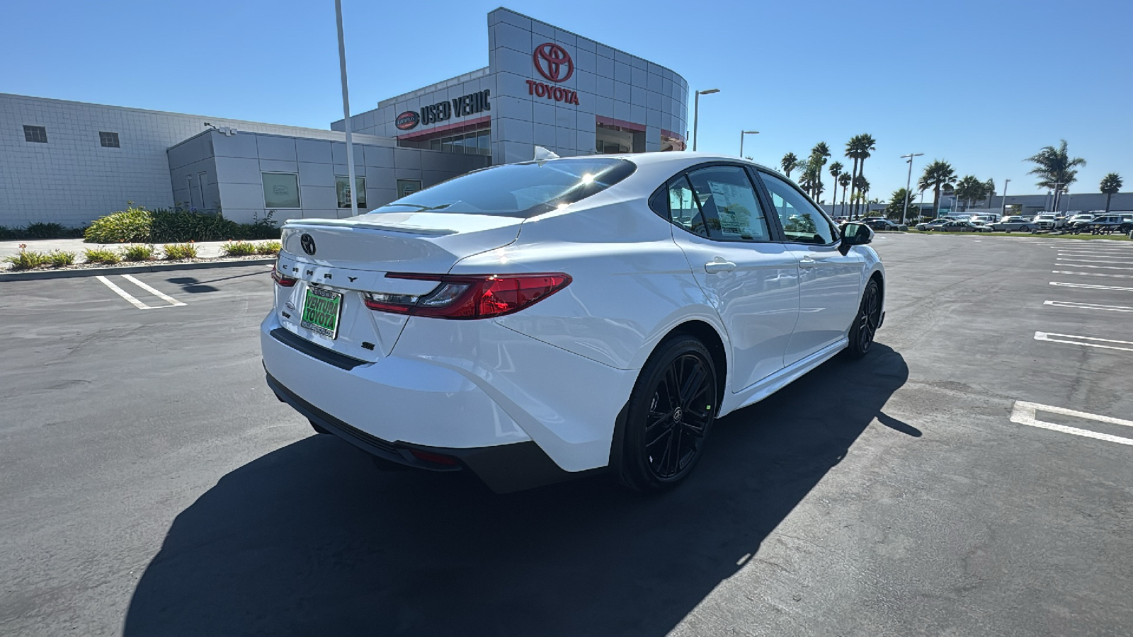 2025 Toyota Camry SE 3