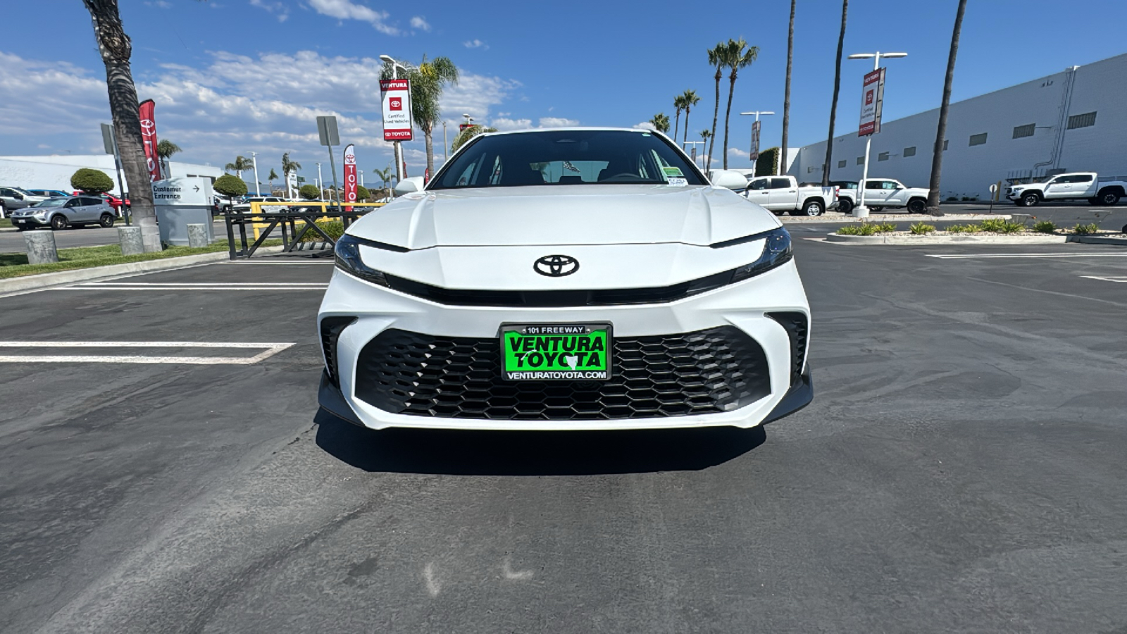 2025 Toyota Camry SE 8