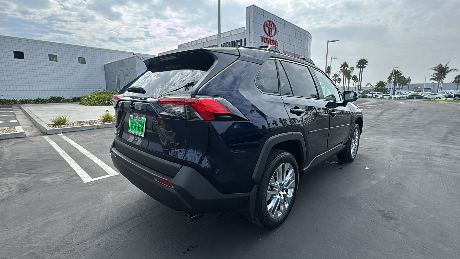 2024 Toyota RAV4 XLE Premium 3