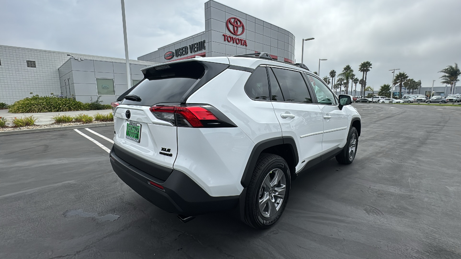 2024 Toyota RAV4 Hybrid XLE 3