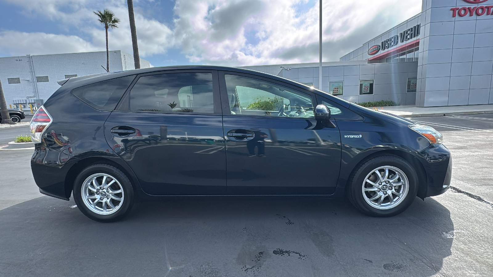 2017 Toyota Prius V Three 2