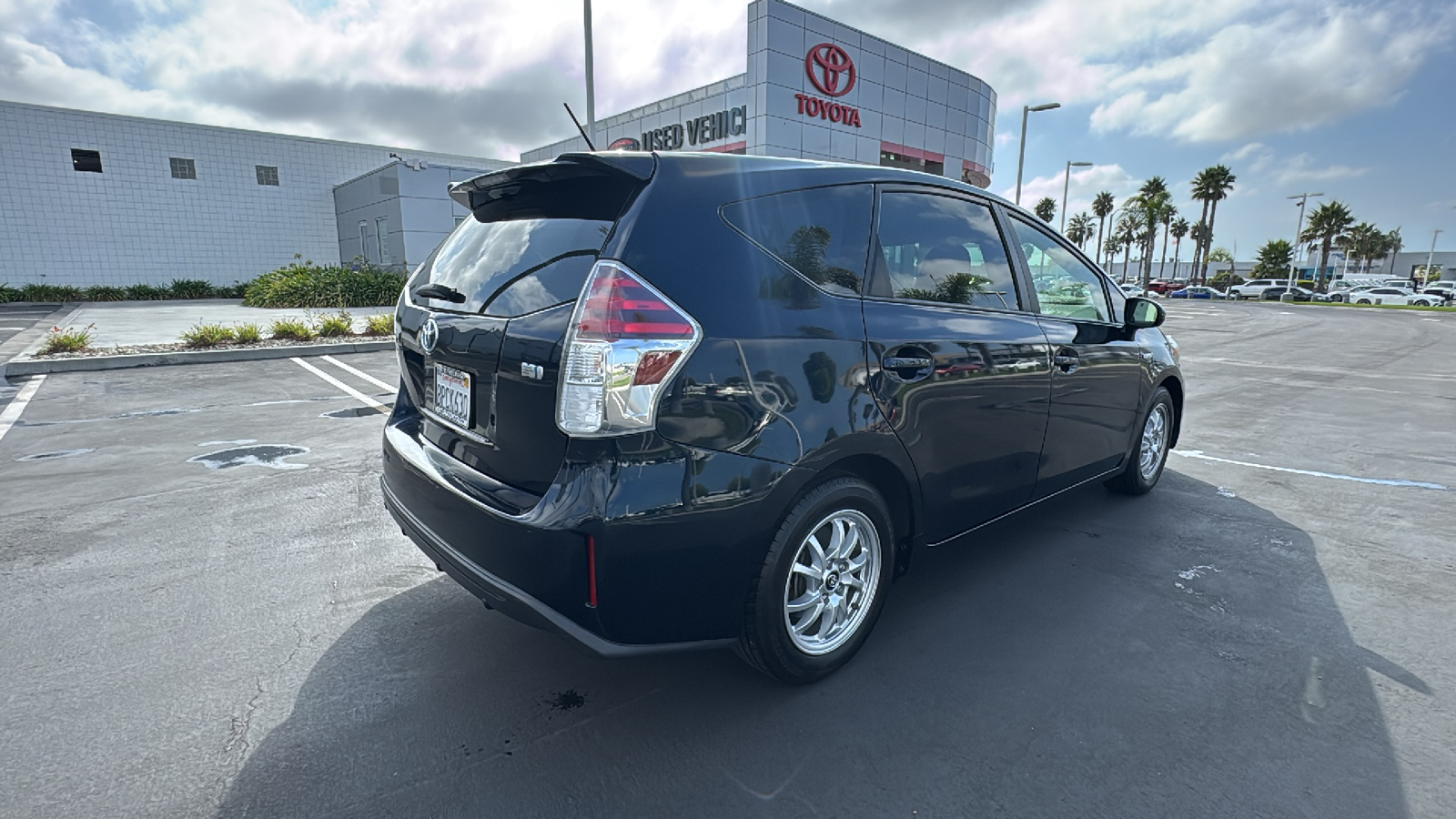 2017 Toyota Prius V Three 3