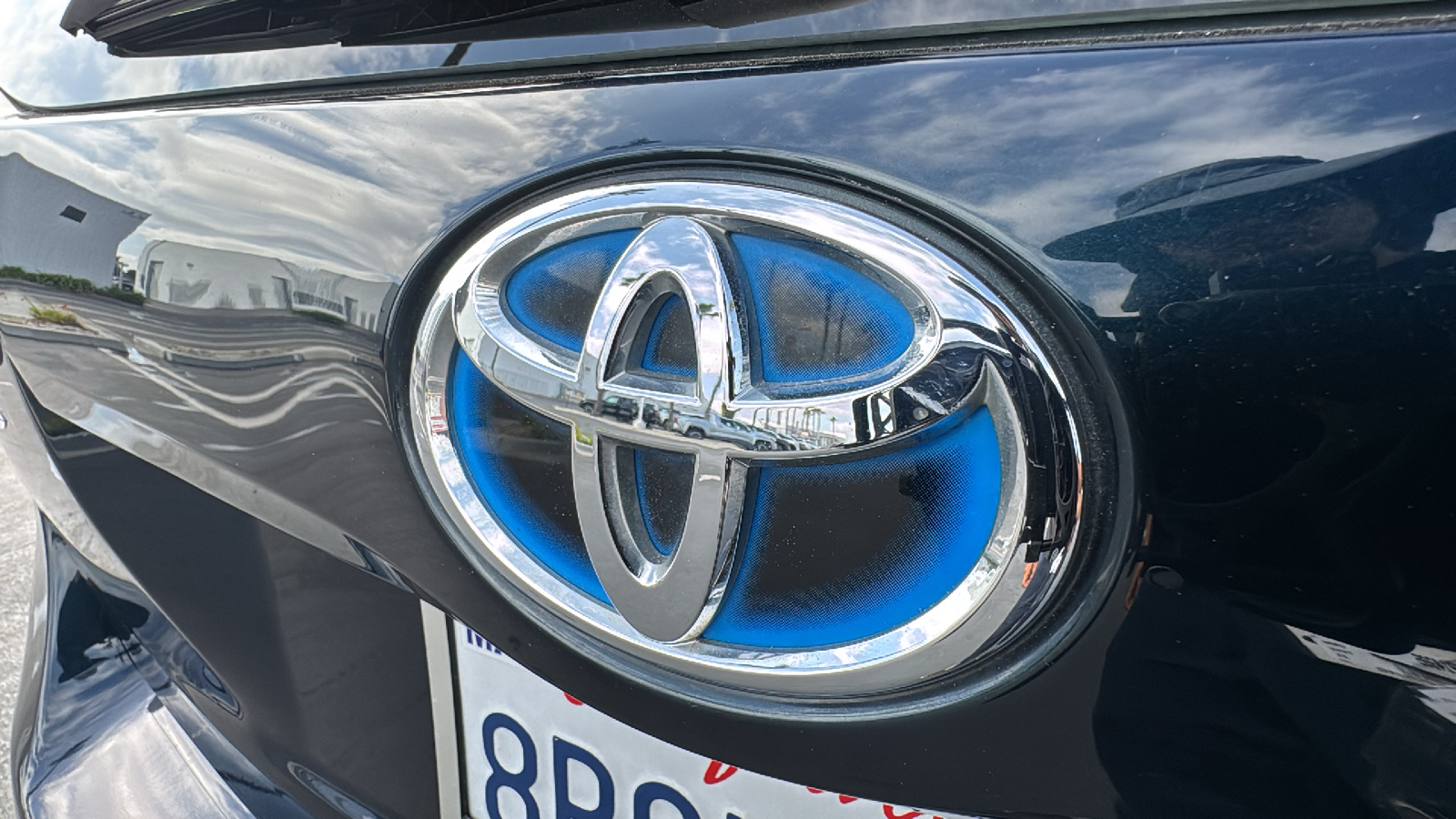 2017 Toyota Prius V Three 26