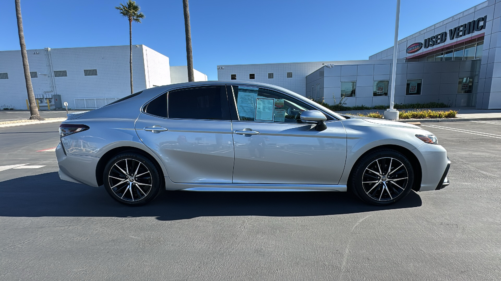 2022 Toyota Camry SE 2