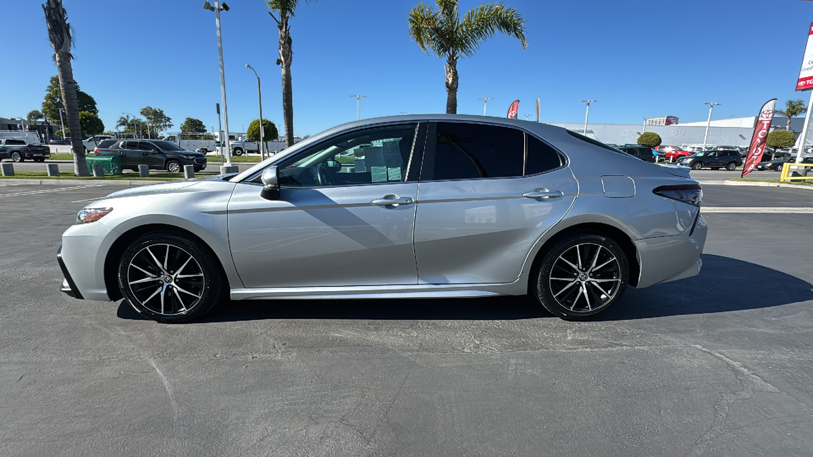 2022 Toyota Camry SE 6