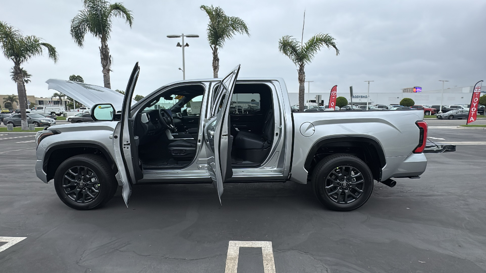 2025 Toyota Tundra Platinum CrewMax 5.5 Bed 11