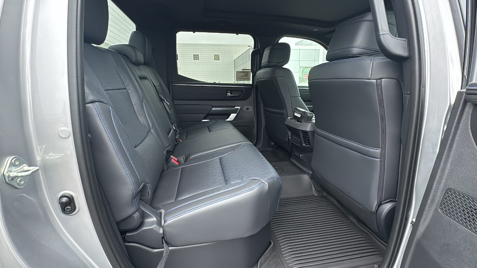 2025 Toyota Tundra Platinum CrewMax 5.5 Bed 19