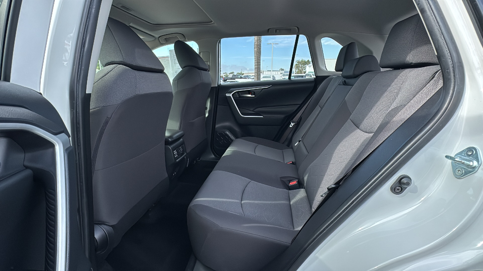 2019 Toyota RAV4 XLE 17