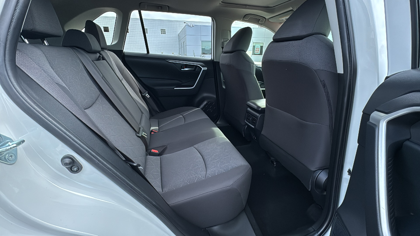 2019 Toyota RAV4 XLE 19