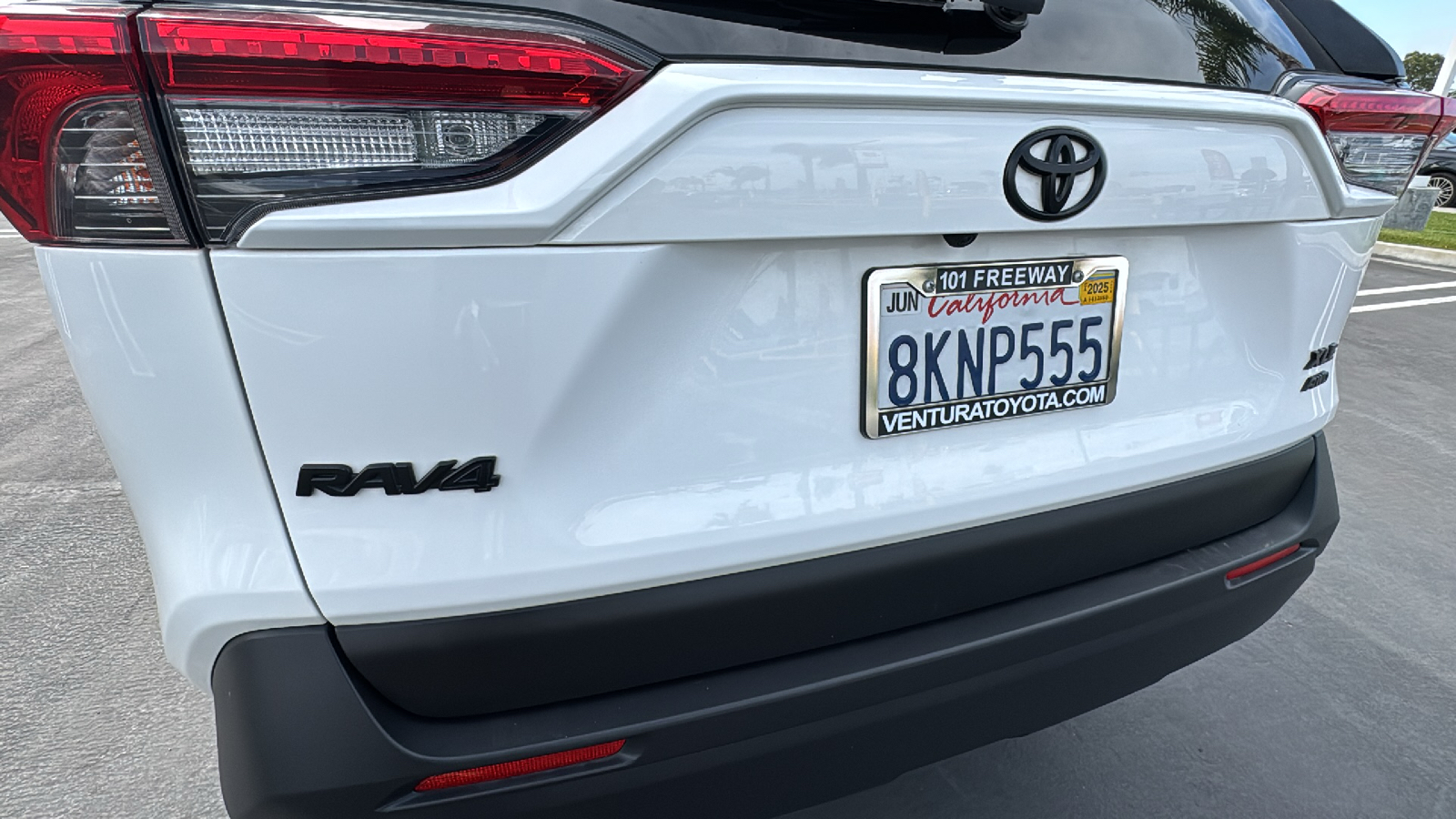 2019 Toyota RAV4 XLE 26