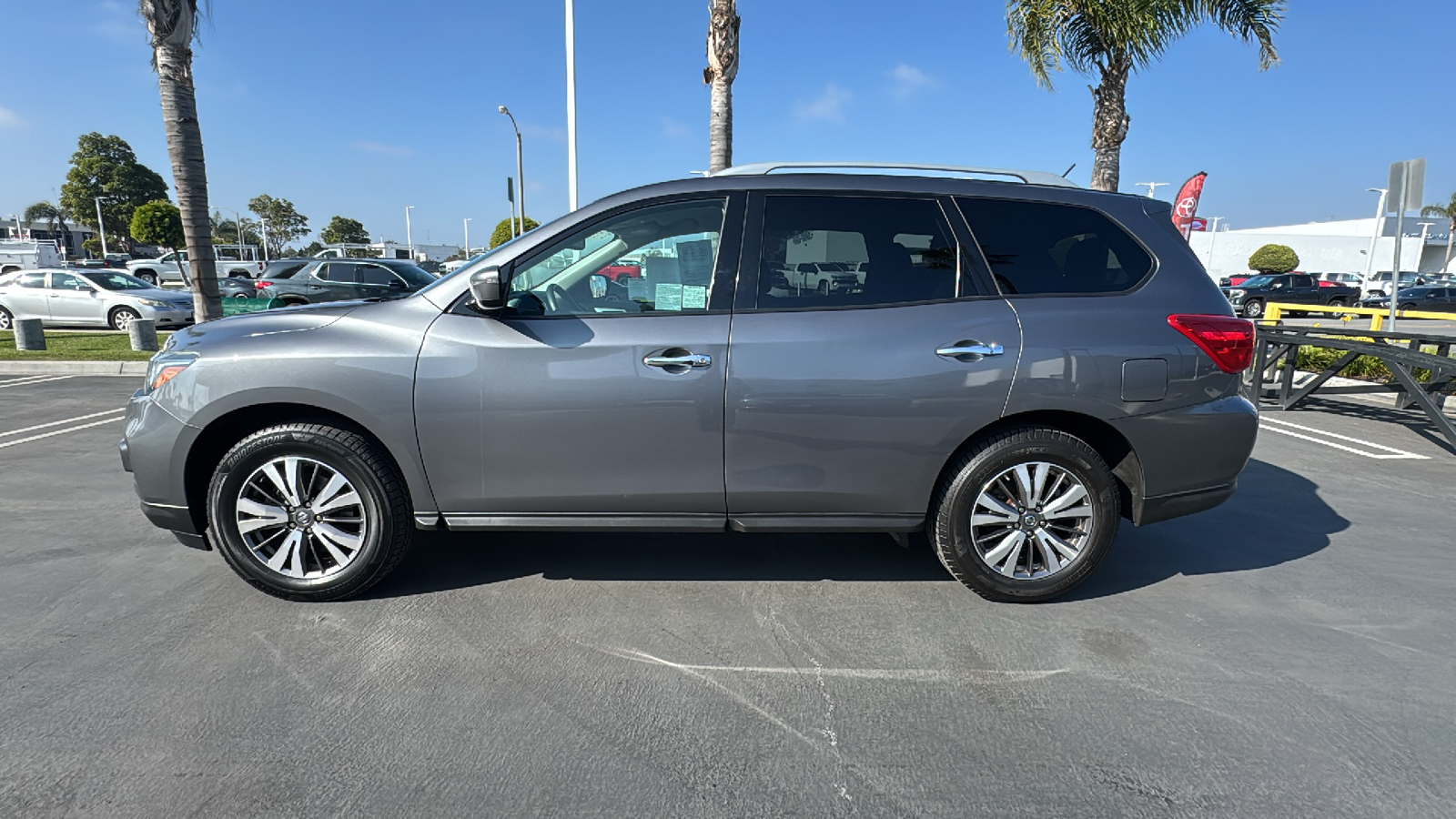 2017 Nissan Pathfinder SV 6