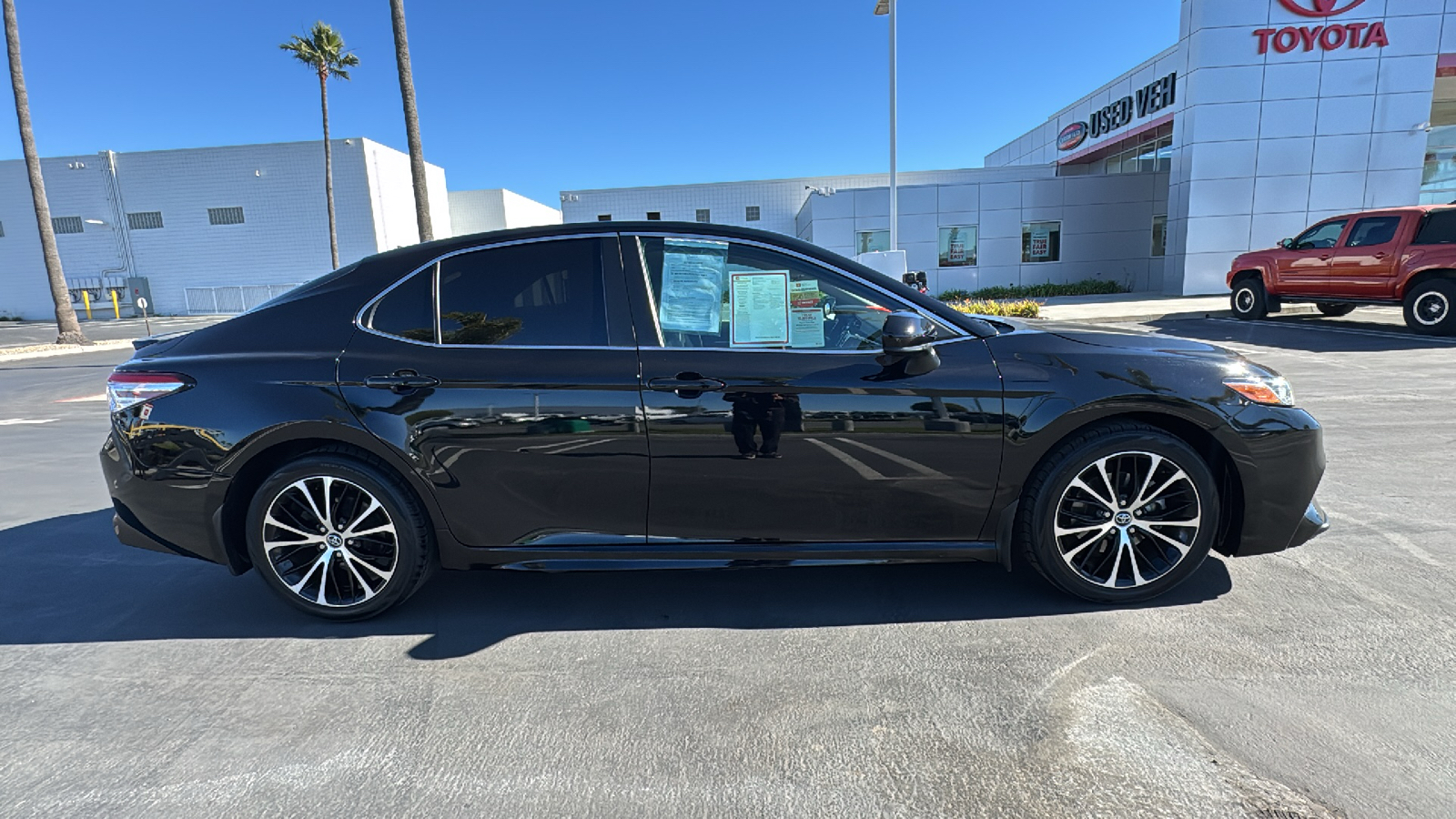 2020 Toyota Camry SE 2