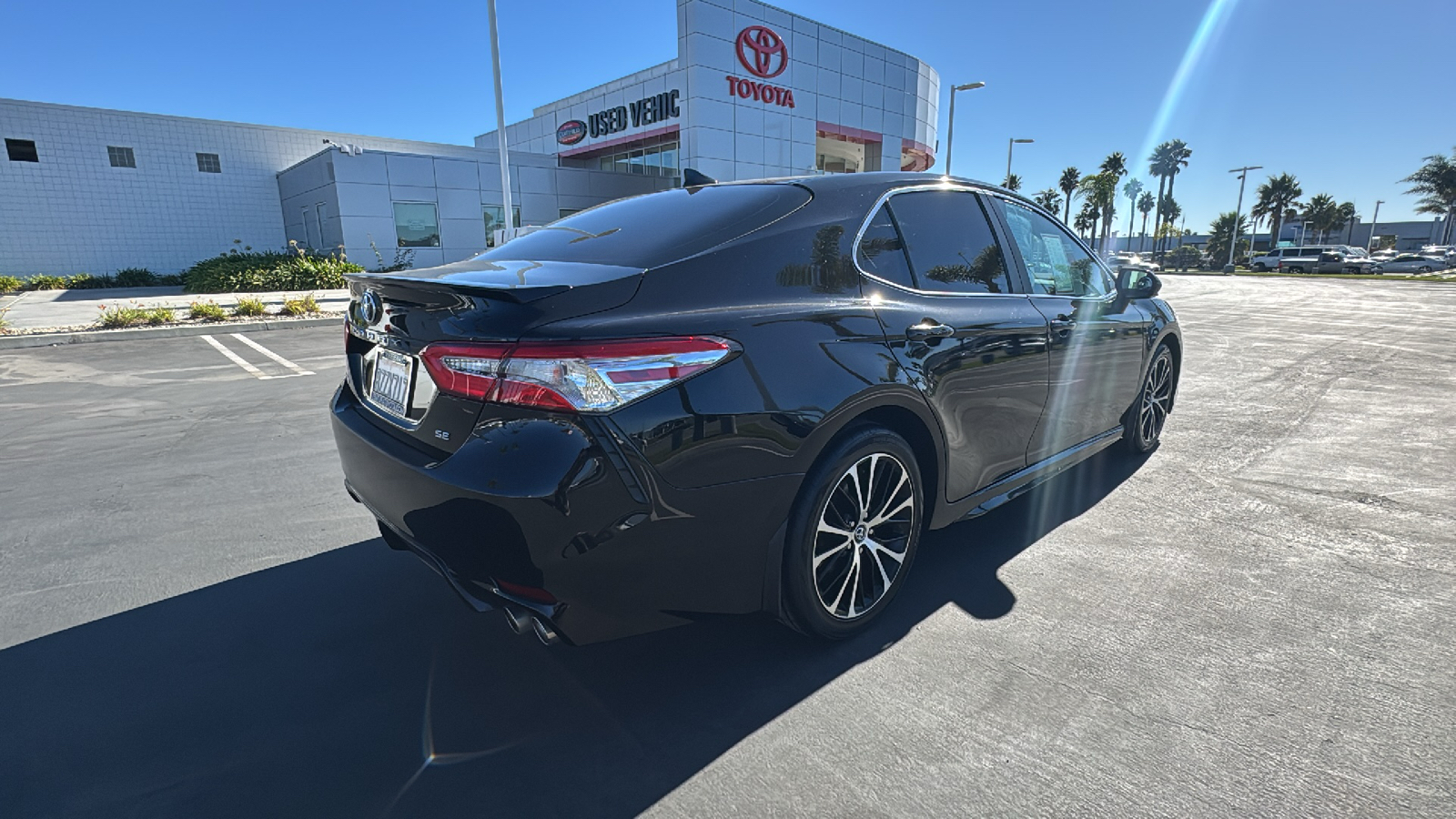 2020 Toyota Camry SE 3