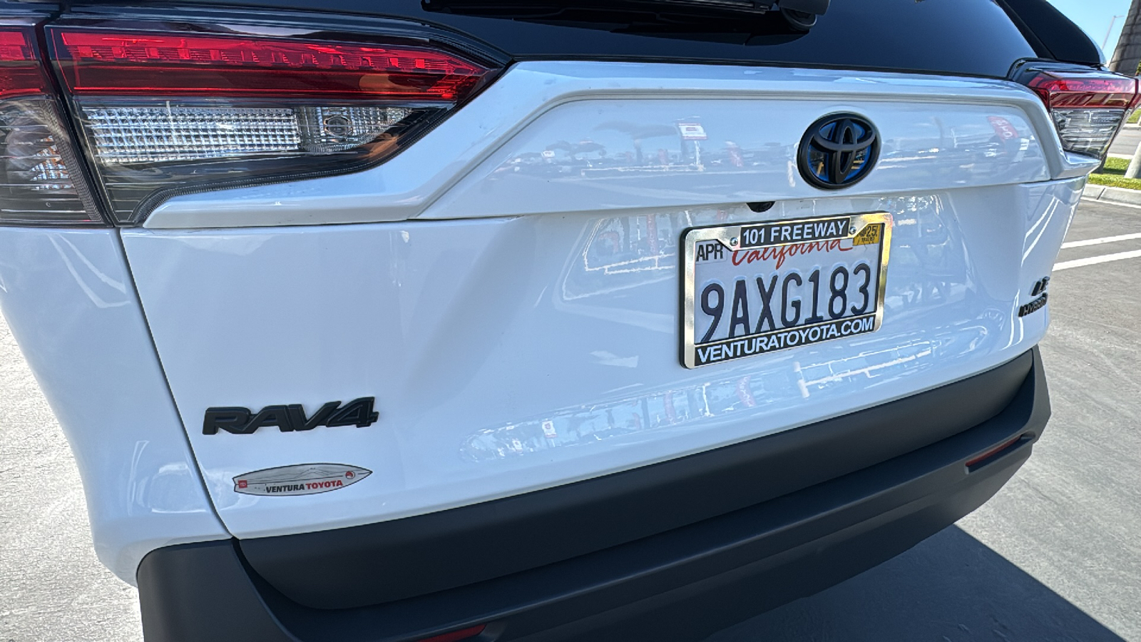 2022 Toyota RAV4 Hybrid LE 24