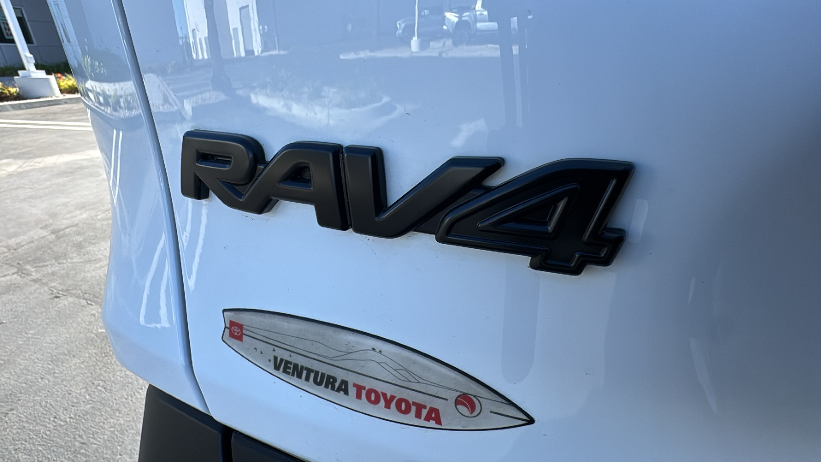 2022 Toyota RAV4 Hybrid LE 27