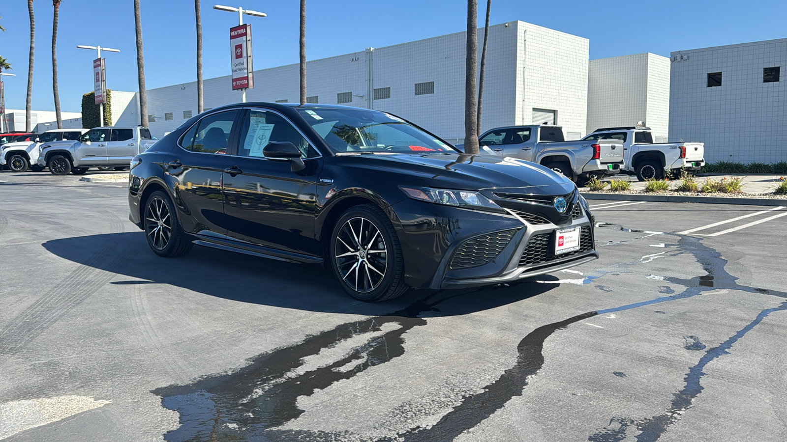 2021 Toyota Camry Hybrid SE 1