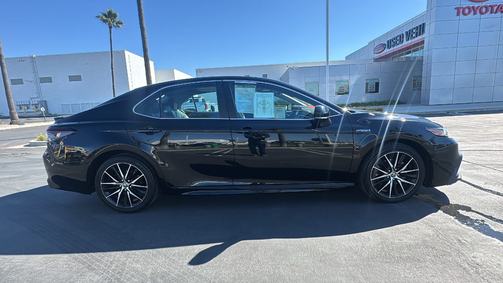 2021 Toyota Camry Hybrid SE 2