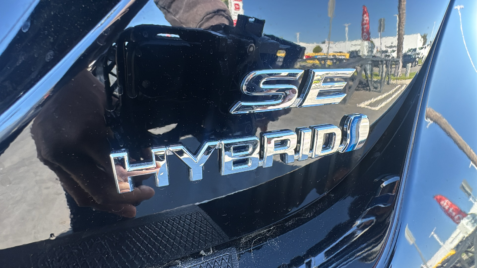 2021 Toyota Camry Hybrid SE 27