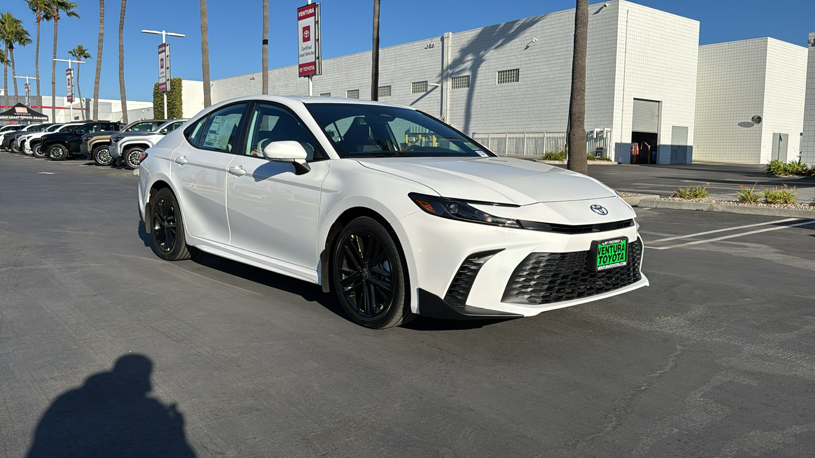 2025 Toyota Camry SE 1