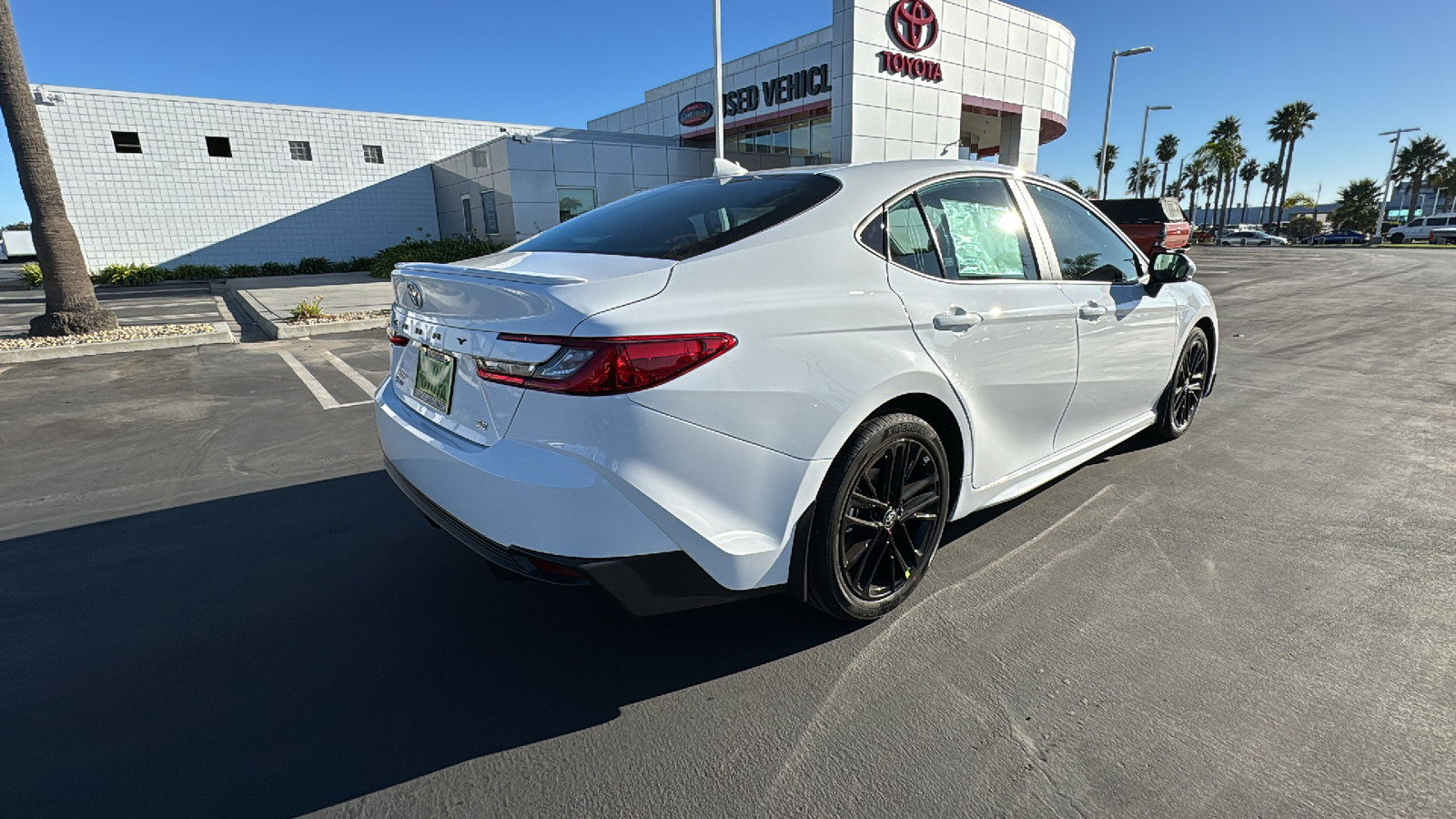 2025 Toyota Camry SE 3