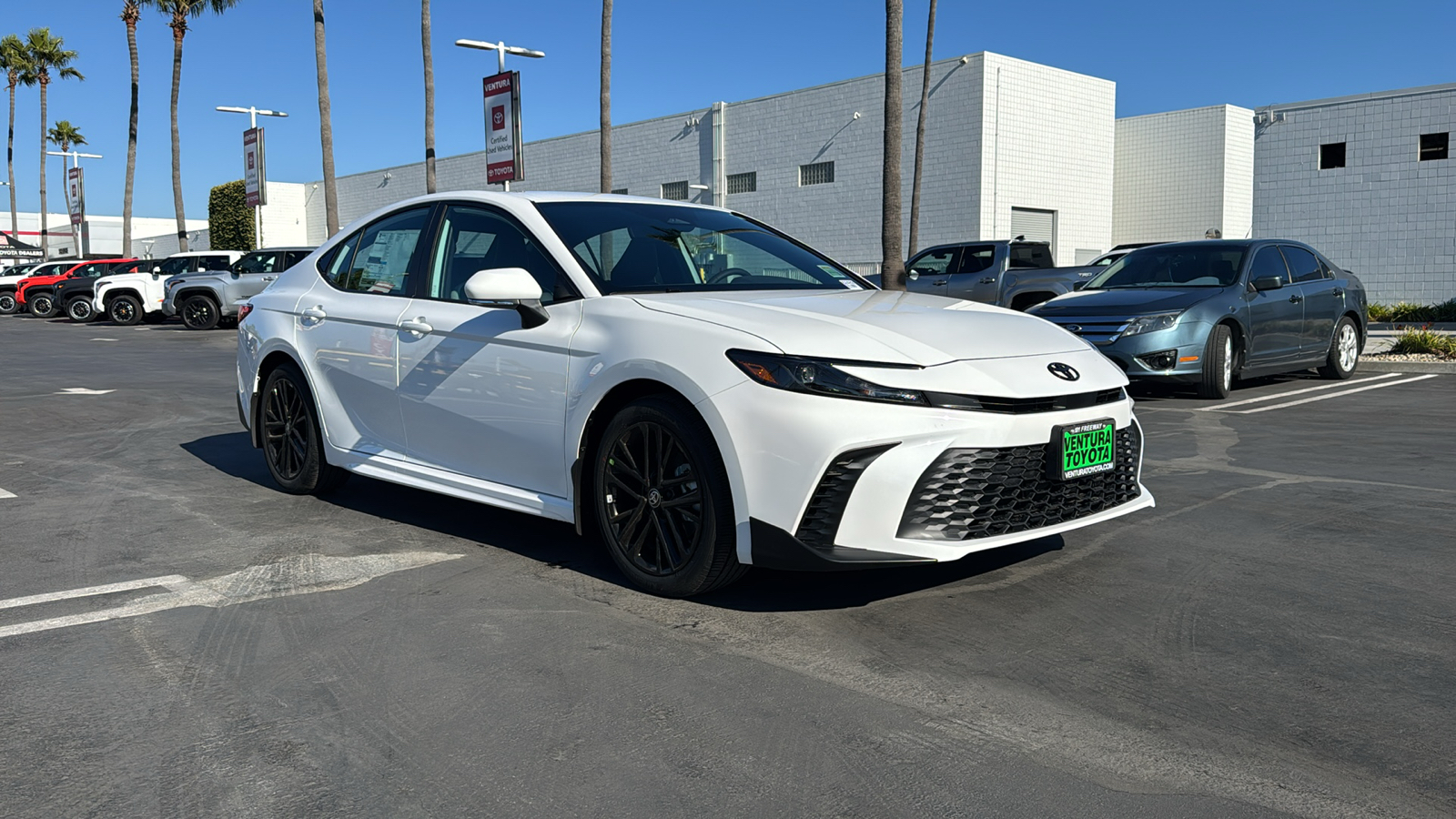 2025 Toyota Camry SE 1