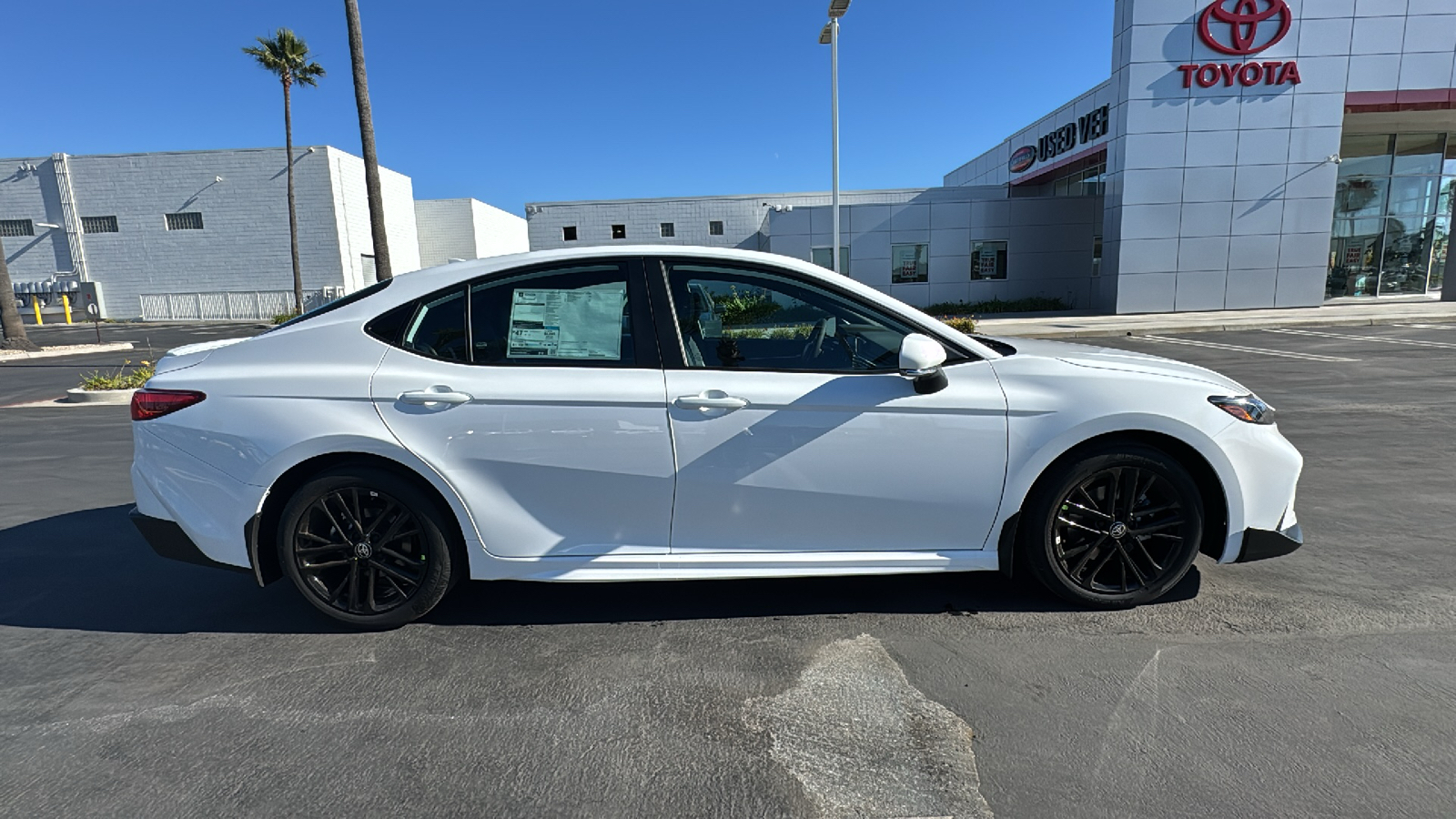 2025 Toyota Camry SE 2