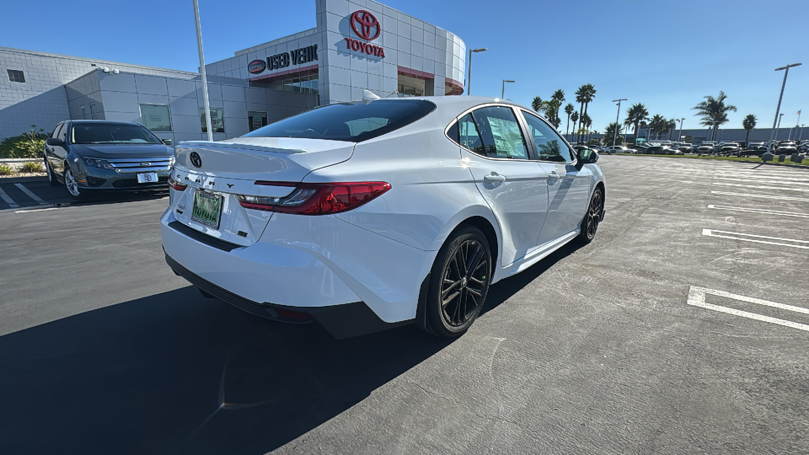 2025 Toyota Camry SE 3