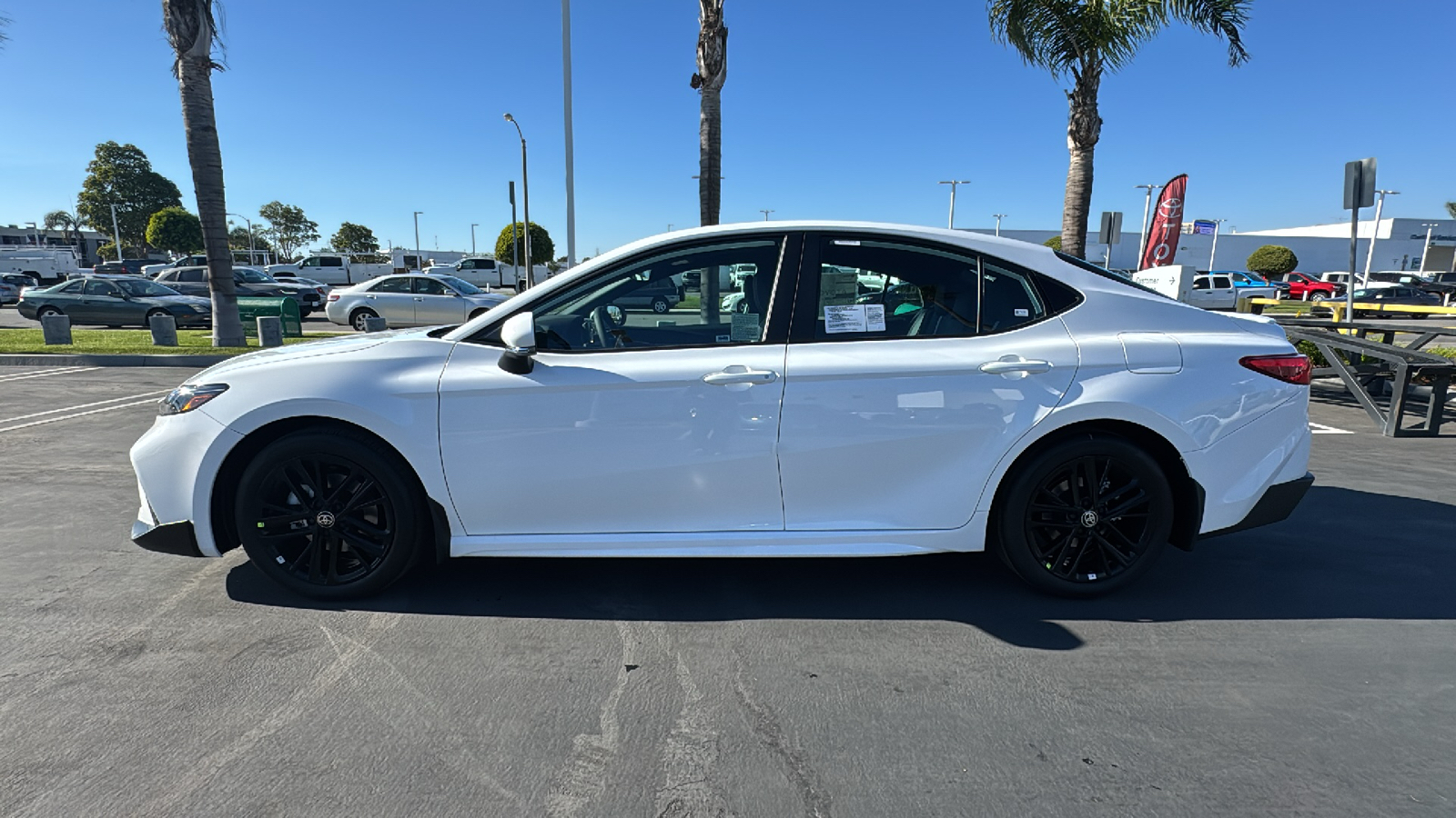 2025 Toyota Camry SE 6