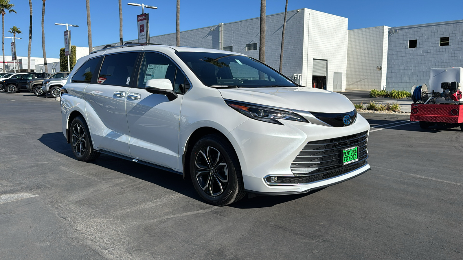 2025 Toyota Sienna Platinum 1