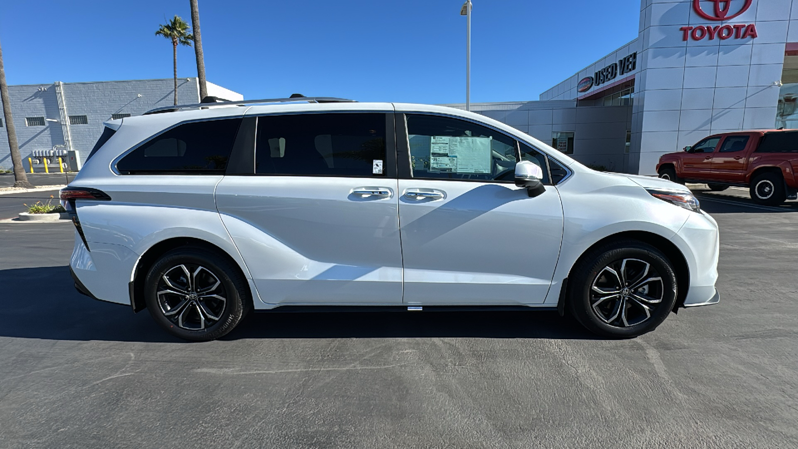 2025 Toyota Sienna Platinum 2