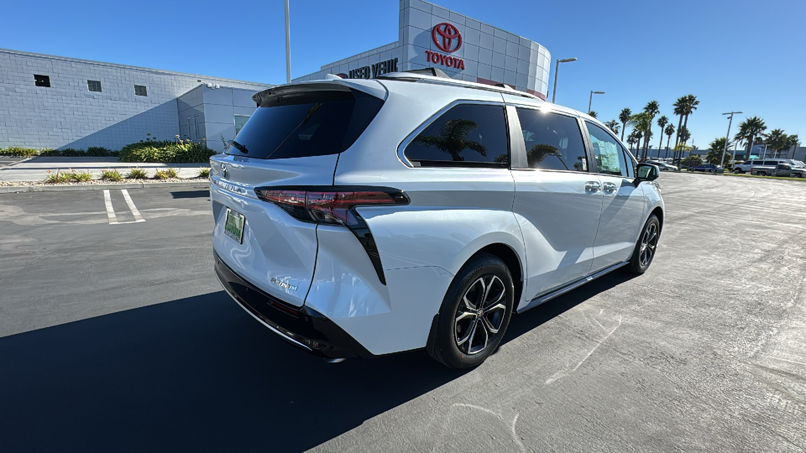 2025 Toyota Sienna Platinum 3