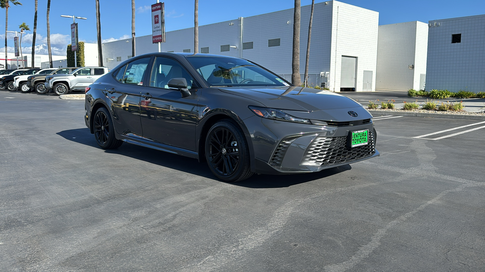 2025 Toyota Camry SE 1