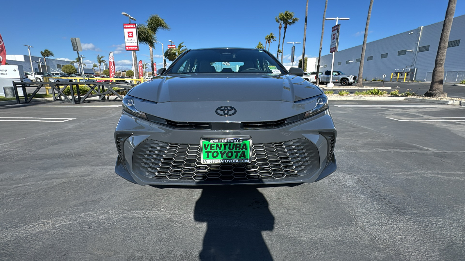 2025 Toyota Camry SE 8