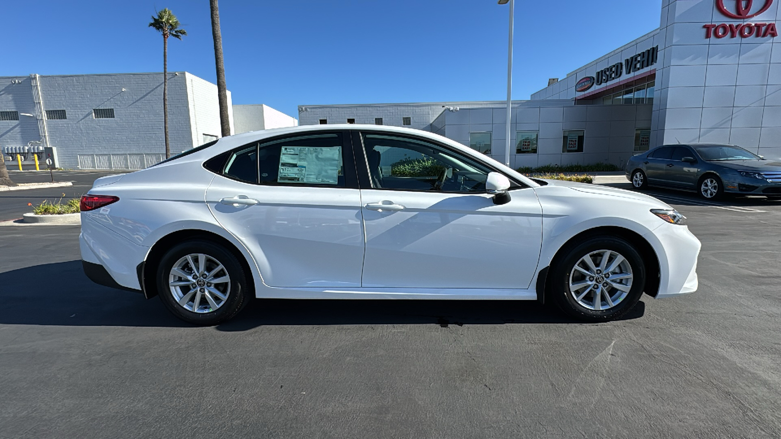 2025 Toyota Camry LE 2