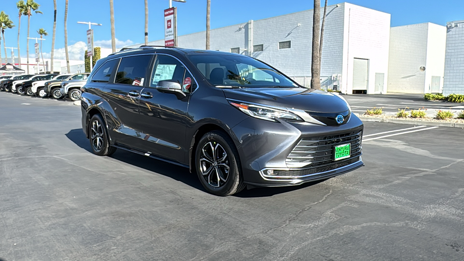 2025 Toyota Sienna Platinum 1