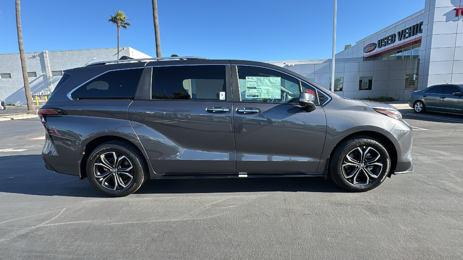 2025 Toyota Sienna Platinum 2