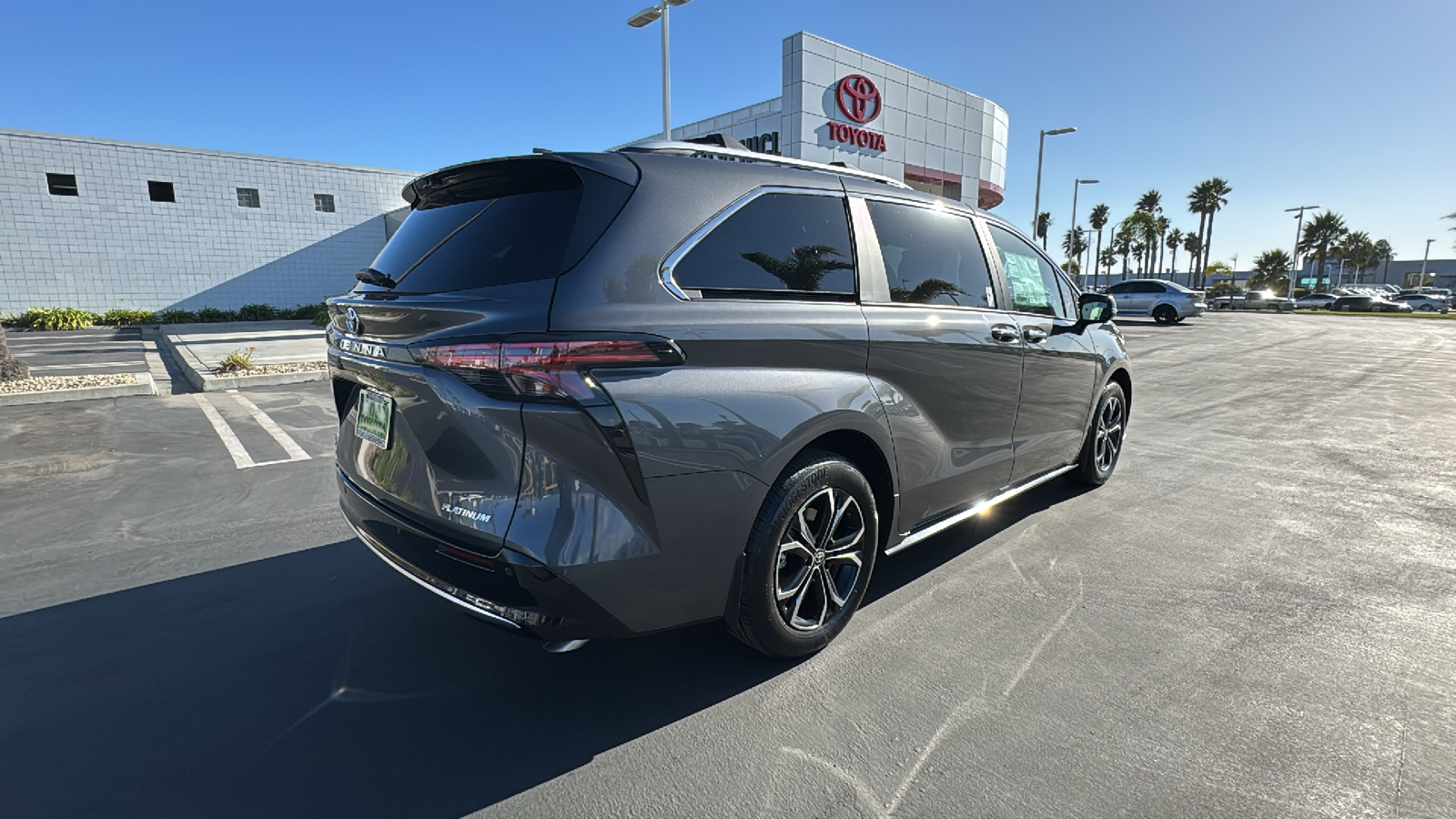 2025 Toyota Sienna Platinum 3