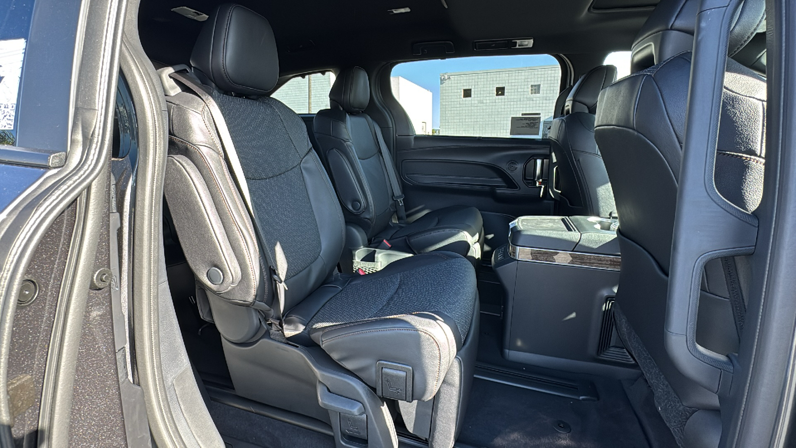 2025 Toyota Sienna Platinum 19