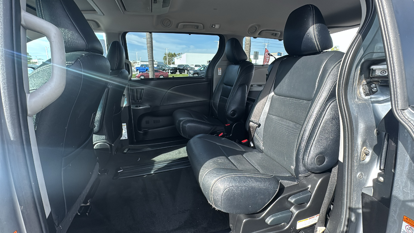 2016 Toyota Sienna SE Premium 17