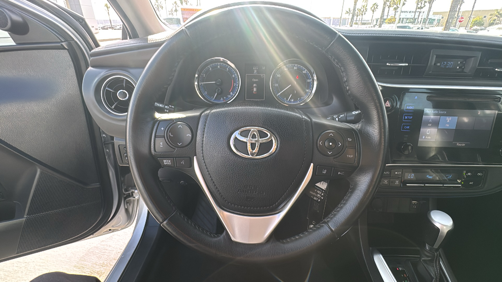 2017 Toyota Corolla SE 16