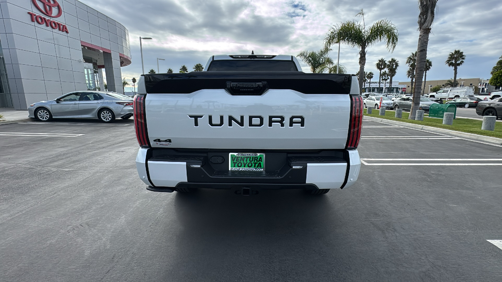 2025 Toyota Tundra PLATINUM 4