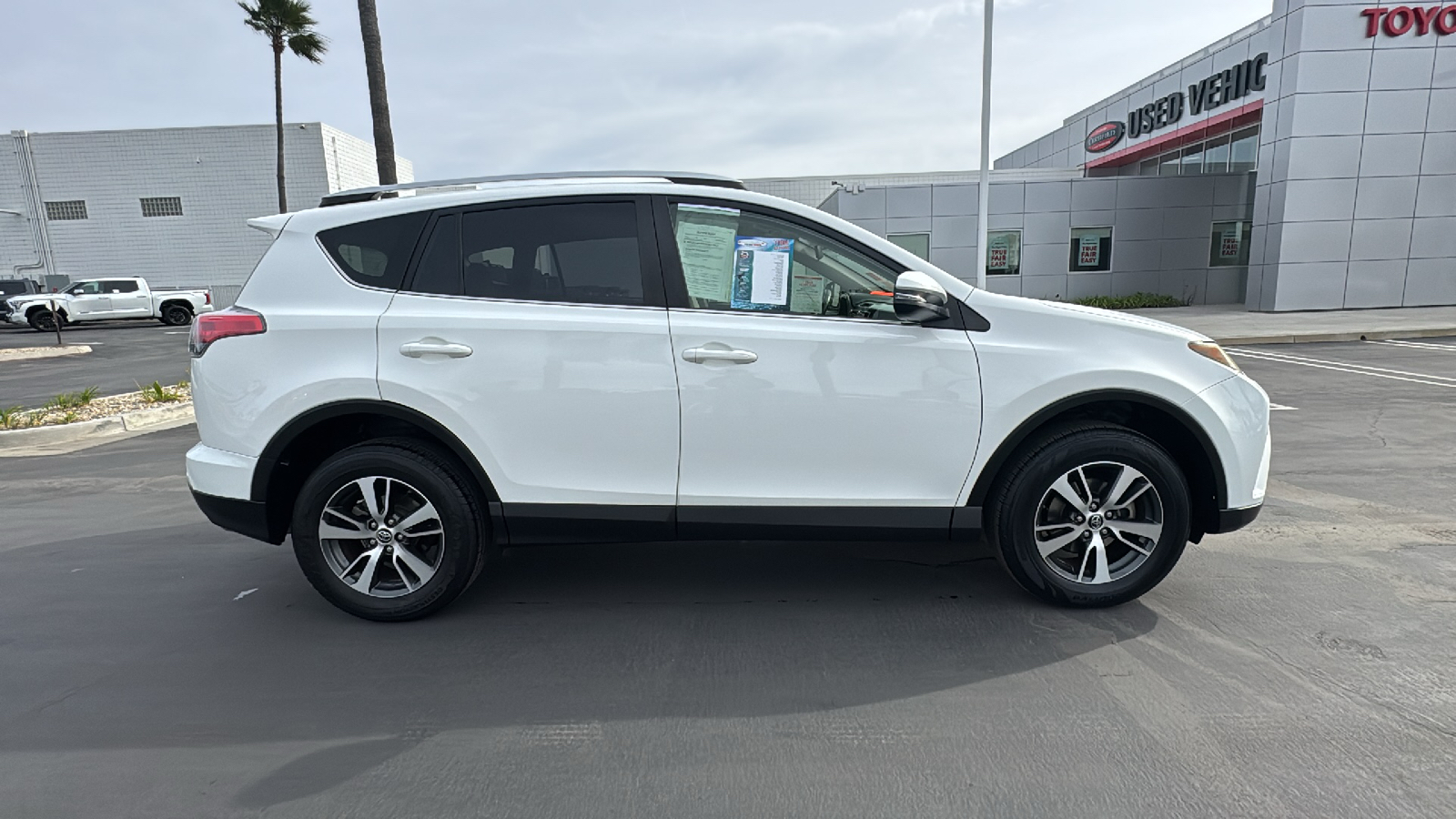 2016 Toyota RAV4 XLE 2